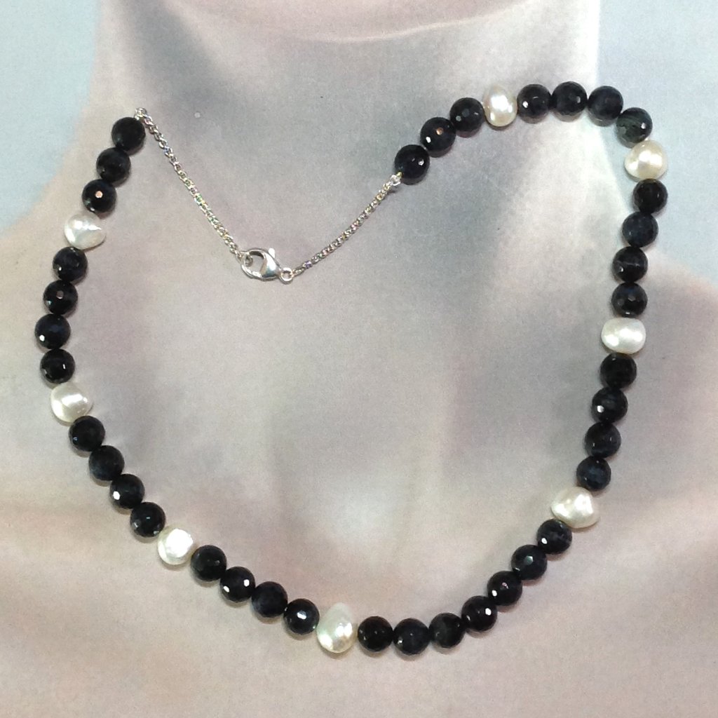 Black Faceted Agate Beads And Freshwater Pearl Necklace 35$